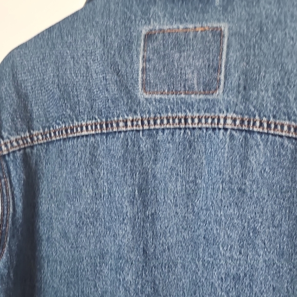 Levi's Classic Denim Jacket with Beige Collar - Picture 14 of 16